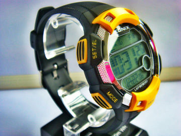 Montre de Digital du quartz des hommes sportifs ronds avec 24 fuseaux horaires du monde